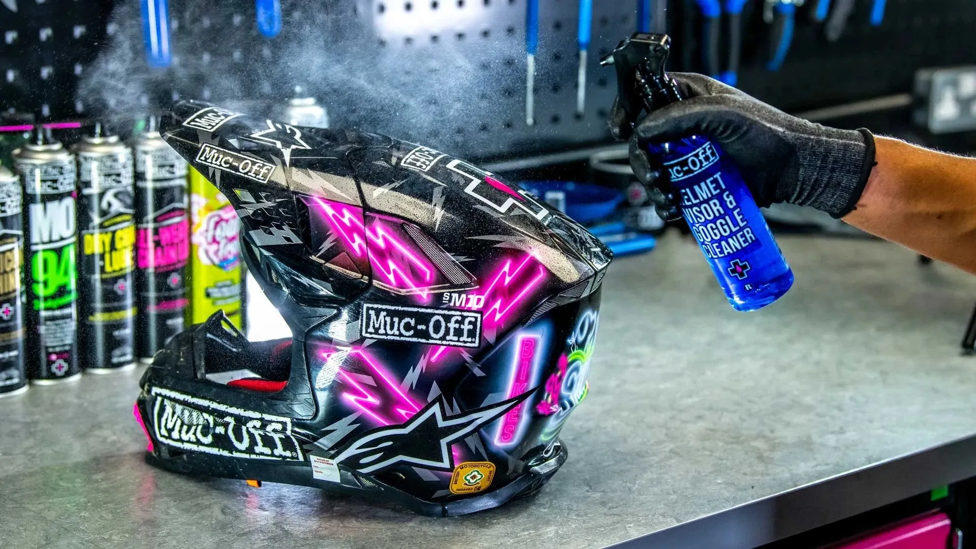 MUC-OFF MOTORCYCLE/BICYCLE HELMET & VISOR CLEANER